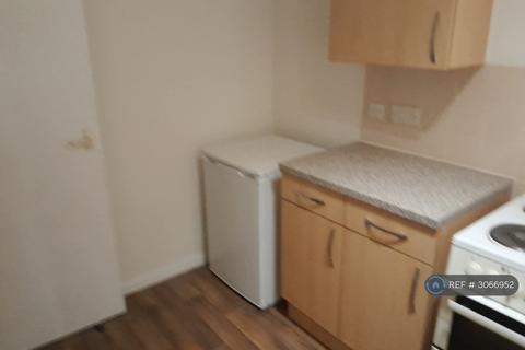 1 bedroom in a flat share to rent, Deal Court, Northampton, NN1