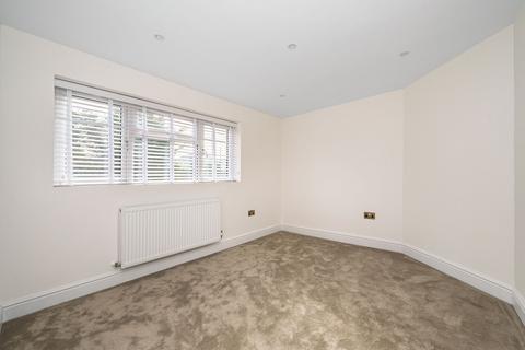 4 bedroom semi-detached house to rent, Summers Lane, Finchley, London, N12