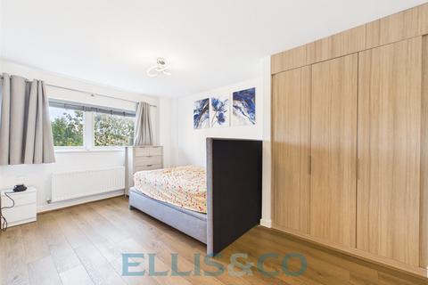 2 bedroom apartment for sale, Sovereign Way, Tonbridge, Kent, TN9