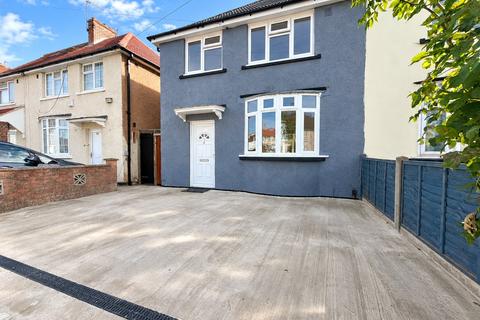 4 bedroom semi-detached house to rent, Cromwell Road, Hayes, Greater London, UB3
