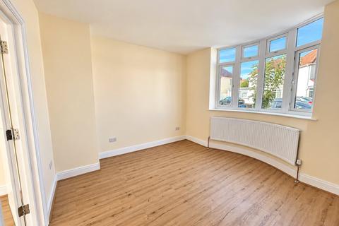 4 bedroom semi-detached house to rent, Cromwell Road, Hayes, Greater London, UB3