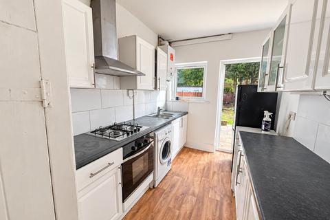 4 bedroom semi-detached house to rent, Cromwell Road, Hayes, Greater London, UB3