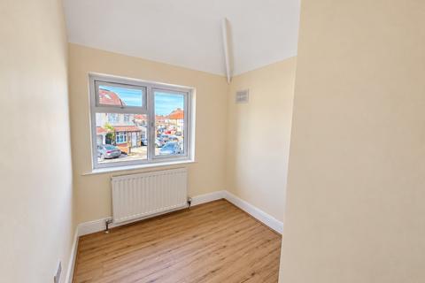4 bedroom semi-detached house to rent, Cromwell Road, Hayes, Greater London, UB3