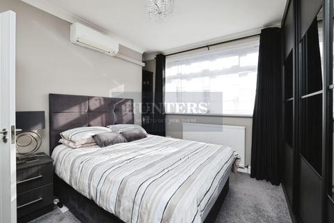4 bedroom semi-detached house for sale, Melbury Avenue, Southall