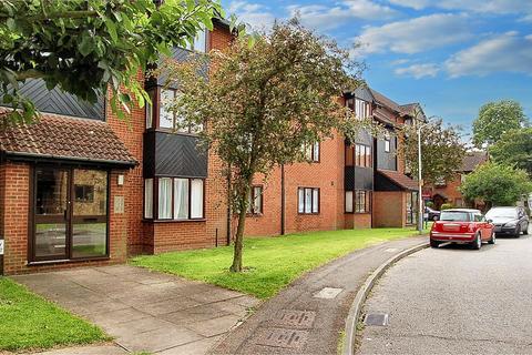 Studio to rent, Amberley Way, Uxbridge, UB10