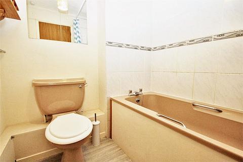 Studio to rent, Amberley Way, Uxbridge, UB10