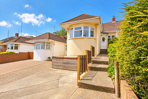 3 bedroom semi-detached bungalow for sale, MIDANBURY! GUIDE PRICE £300,000-£325,000! CONSERVATORY! POPULAR CUL-DE-SAC LOCATION!