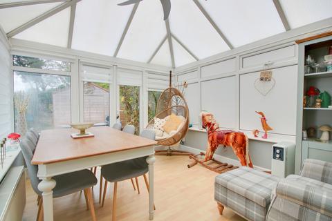 3 bedroom semi-detached bungalow for sale, MIDANBURY! GUIDE PRICE £300,000-£325,000! CONSERVATORY! POPULAR CUL-DE-SAC LOCATION!