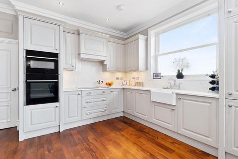 2 bedroom apartment for sale, Station Road, Westcliff On Sea SS0