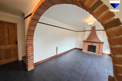3 bedroom terraced house to rent, Thatches Grove, Romford RM6