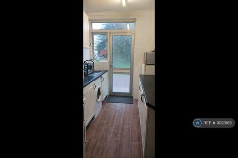 1 bedroom in a house share to rent, Havering Road, Romford, RM1