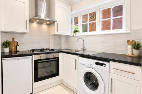 Studio to rent, Holyoake Walk Pitshanger W5