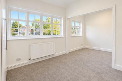 Studio to rent, Holyoake Walk Pitshanger W5
