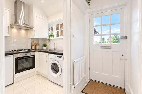 Studio to rent, Holyoake Walk Pitshanger W5