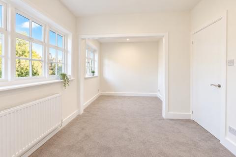 Studio to rent, Holyoake Walk Pitshanger W5