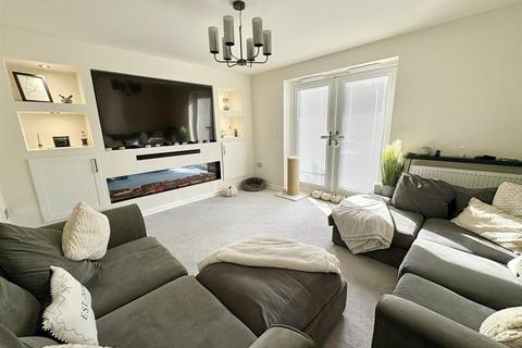 3 bedroom semi-detached house for sale, Shears Drive, Brighouse