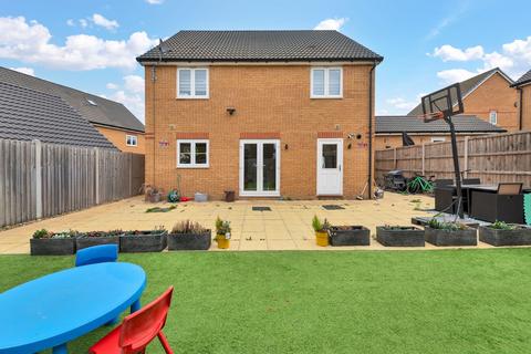 4 bedroom detached house for sale, Hammond Close, Royston SG8
