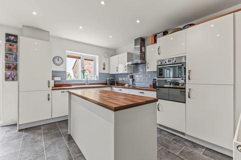 4 bedroom detached house for sale, Enstone Way, Evesham WR11