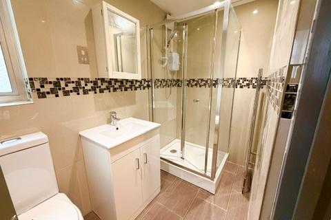 1 bedroom house of multiple occupation to rent, Kenwyn Road, London SW4