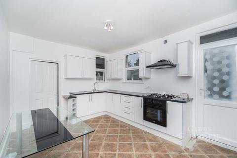 4 bedroom semi-detached house to rent, Bellclose Road, West Drayton, UB7