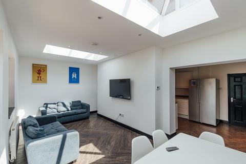 6 bedroom house to rent, Holywell Drive, Loughborough LE11