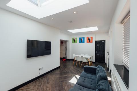 6 bedroom house to rent, Holywell Drive, Loughborough LE11