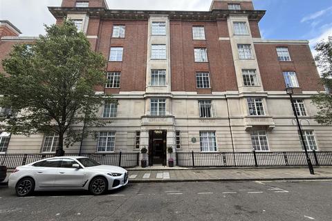 Studio to rent, Hallam Street, Marylebone