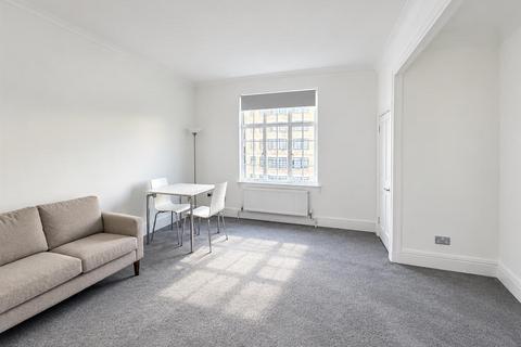 Studio to rent, Hallam Street, Marylebone