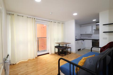 2 bedroom flat to rent, Royal Crescent, Ilford IG2
