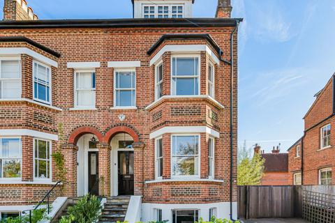 4 bed terraced house for rent in Church Crescent, St Albans, AL3