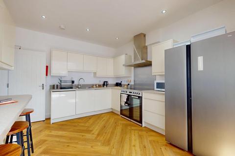 6 bedroom house to rent, Oaklands Avenue, Loughborough LE11
