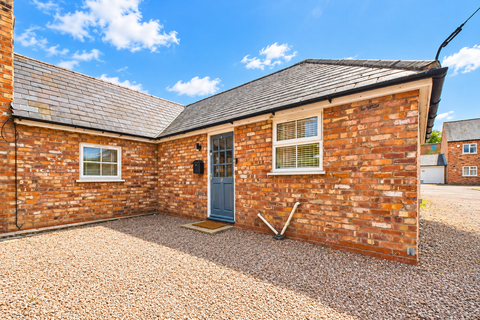 2 bedroom bungalow to rent, Bromyard Road, Worcester