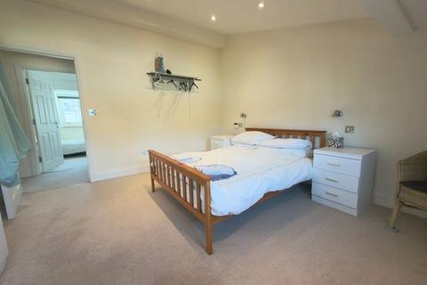 2 bedroom apartment to rent, St. Georges Place, Bath, BA1