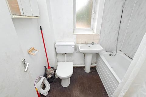 1 bedroom flat for sale, 34 Fenman Gardens, Ilford, IG3 9QE