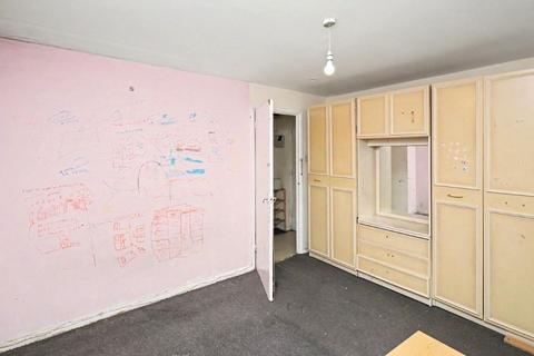 1 bedroom flat for sale, 34 Fenman Gardens, Ilford, IG3 9QE