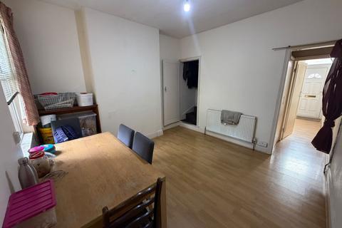 3 bedroom terraced house to rent, Marfitt Street