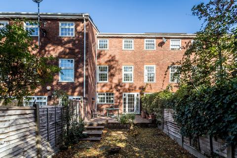 4 bedroom terraced house for sale, Dell Way, London, W13