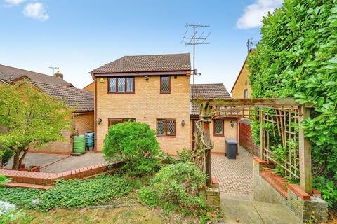3 bedroom detached house for sale, Launton Close, Luton