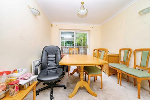 3 bedroom detached house for sale, Launton Close, Luton