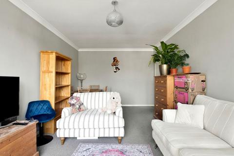 1 bedroom flat for sale, Waterloo House, Chertsey Road, Ashford, TW15