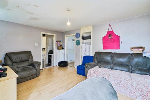 3 bedroom semi-detached house for sale, Kipling Close, Tipton