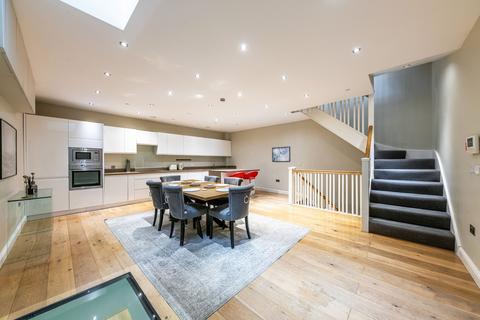 3 bedroom house for sale, Harriet Walk, London