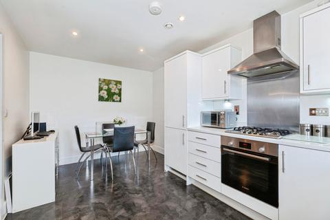 2 bedroom flat for sale, Foxglove Drive, Maidenhead, Berkshire, SL6