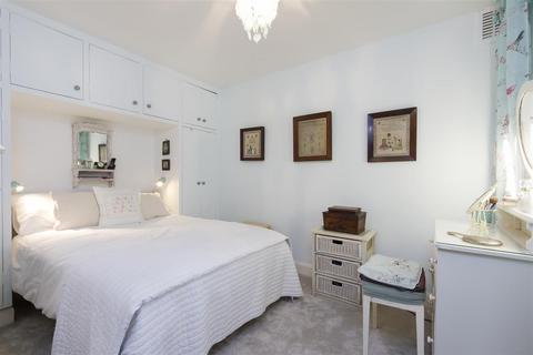 2 bedroom flat for sale, Dorville Crescent, London W6