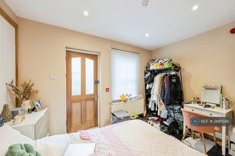 2 bedroom flat to rent, Cleveland Place East, Bath, BA1
