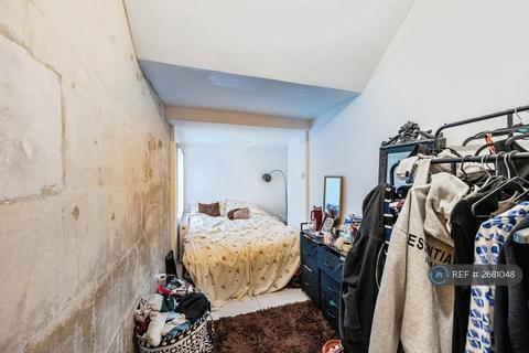 2 bedroom flat to rent, Cleveland Place East, Bath, BA1