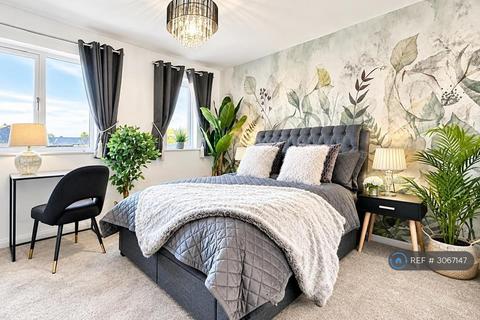 2 bedroom flat to rent, Green Pond Close, London, E17