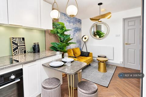 2 bedroom flat to rent, Green Pond Close, London, E17