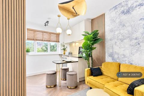 2 bedroom flat to rent, Green Pond Close, London, E17