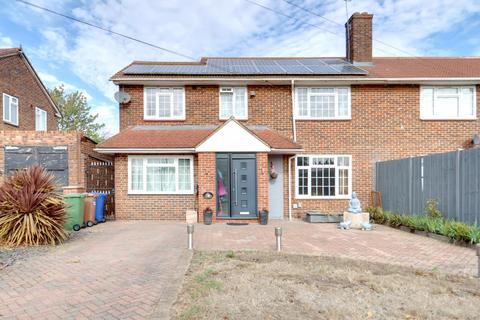 4 bedroom semi-detached house for sale, Humber Avenue, South Ockendon RM15